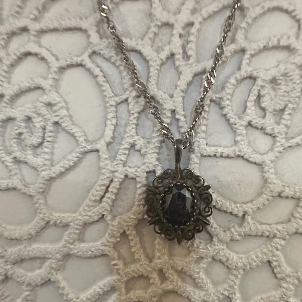 Elegant Silver Pendant Necklace